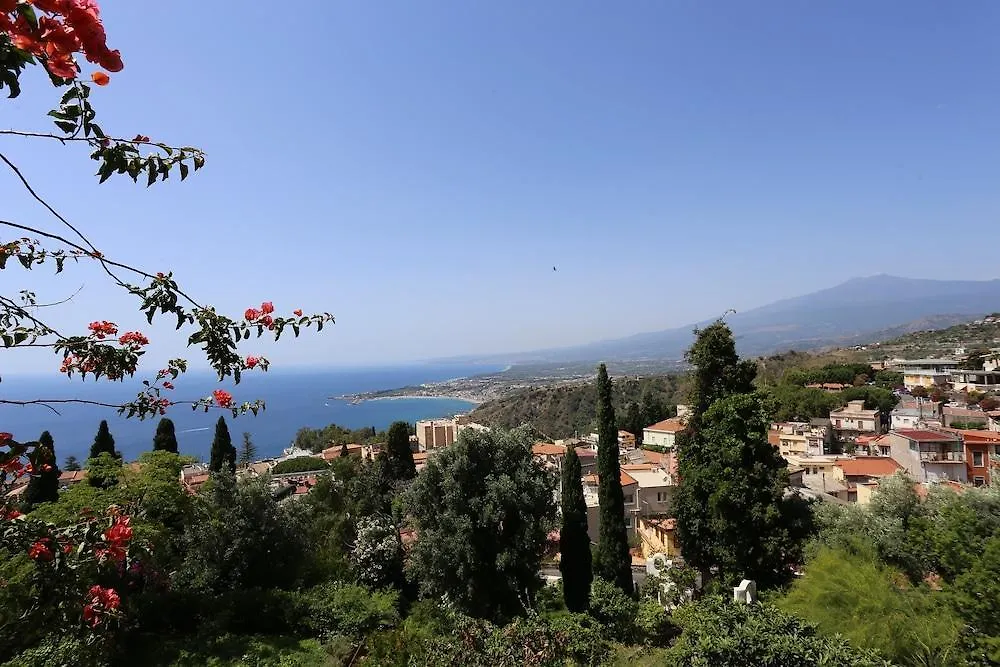 *** Bed & Breakfast Bed and Breakfast Casa Cuseni, Residenza d'artista, Museo e Giardino storico Taormina Italia